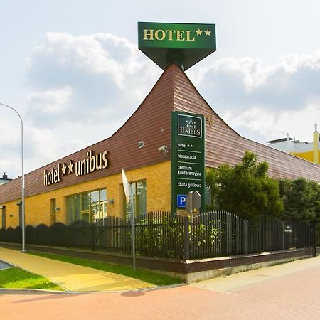 Hotel Unibus Bielsk Podlaski Bagian luar foto