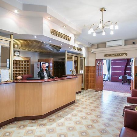 Hotel Unibus Bielsk Podlaski Bagian luar foto
