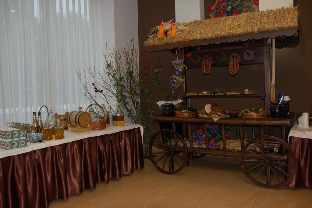 Hotel Unibus Bielsk Podlaski Bagian luar foto