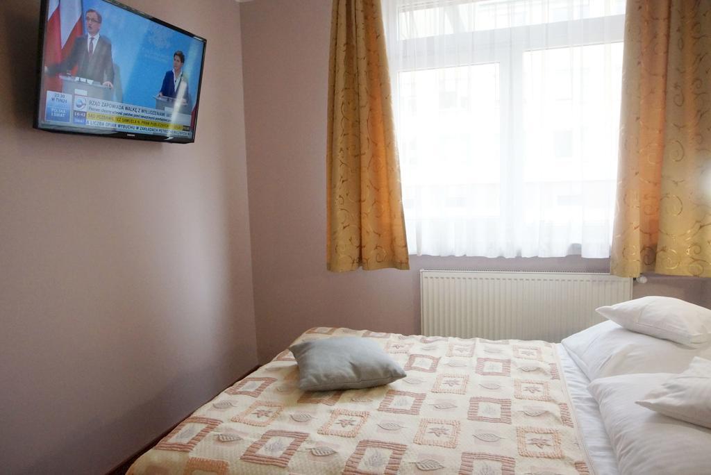 Hotel Unibus Bielsk Podlaski Bagian luar foto