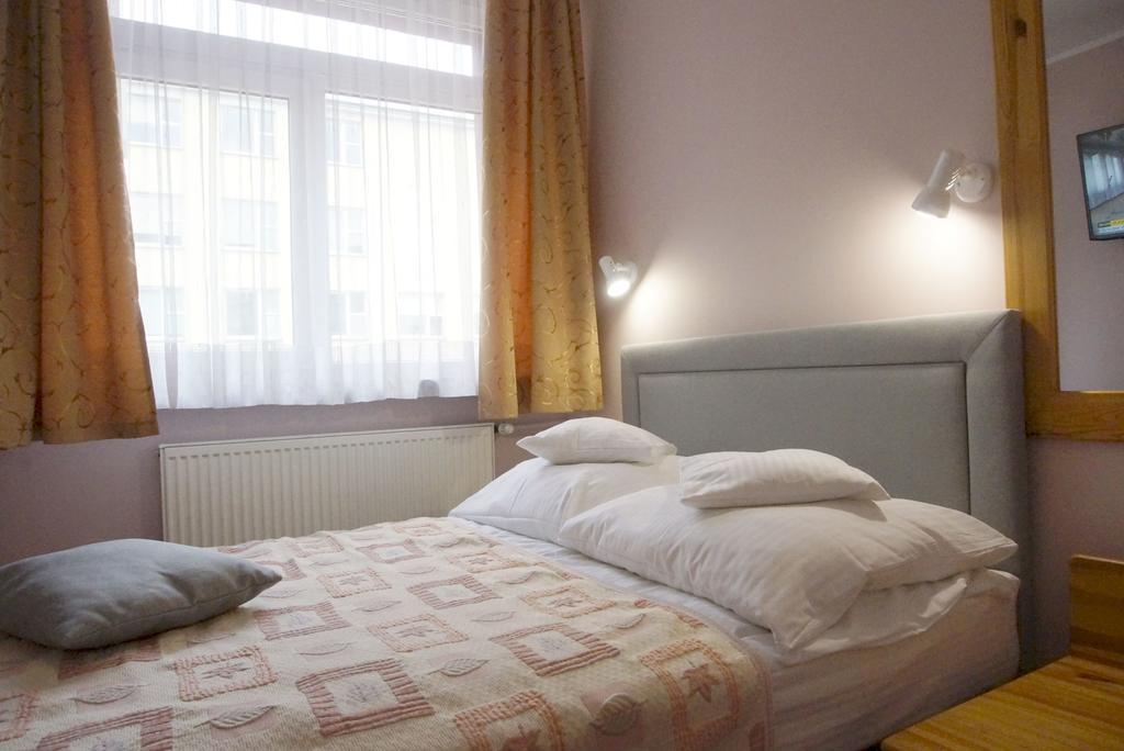 Hotel Unibus Bielsk Podlaski Bagian luar foto