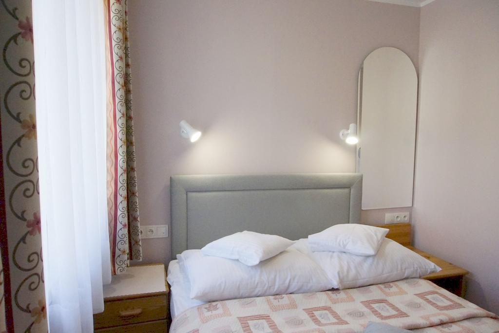 Hotel Unibus Bielsk Podlaski Bagian luar foto