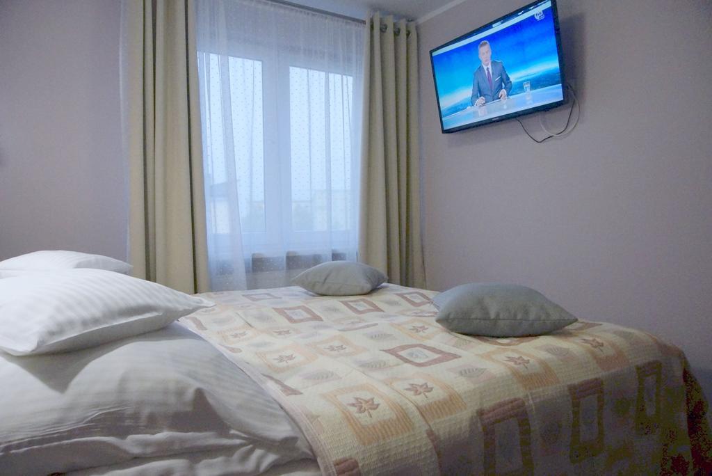 Hotel Unibus Bielsk Podlaski Bagian luar foto