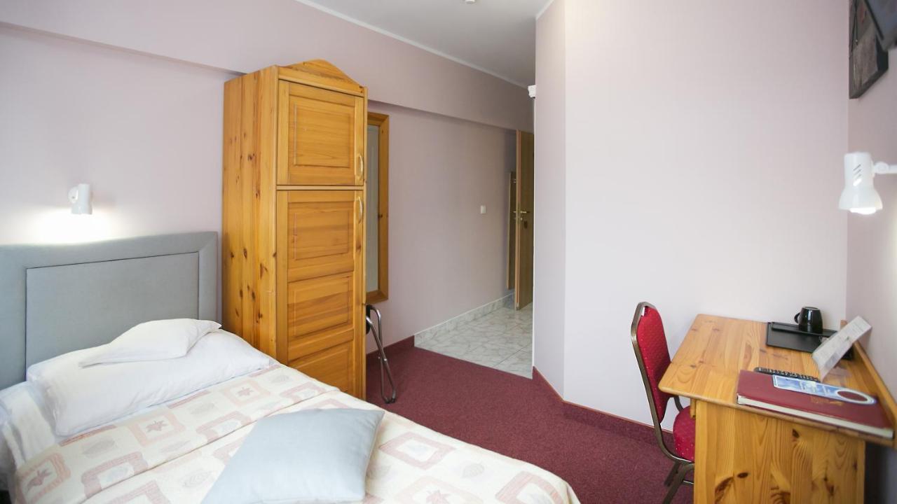 Hotel Unibus Bielsk Podlaski Bagian luar foto