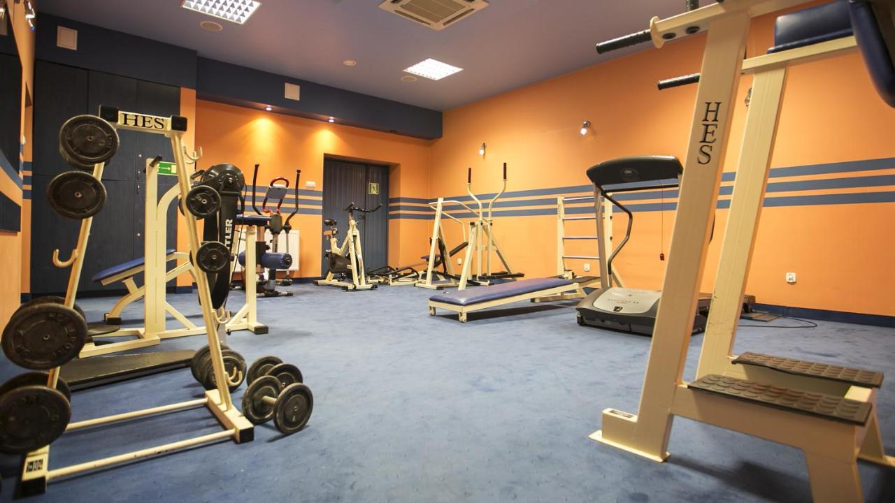 Hotel Unibus Bielsk Podlaski Bagian luar foto