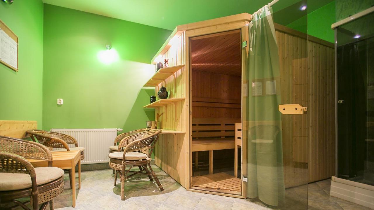 Hotel Unibus Bielsk Podlaski Bagian luar foto