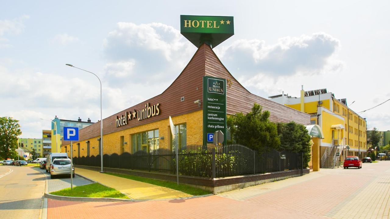 Hotel Unibus Bielsk Podlaski Bagian luar foto