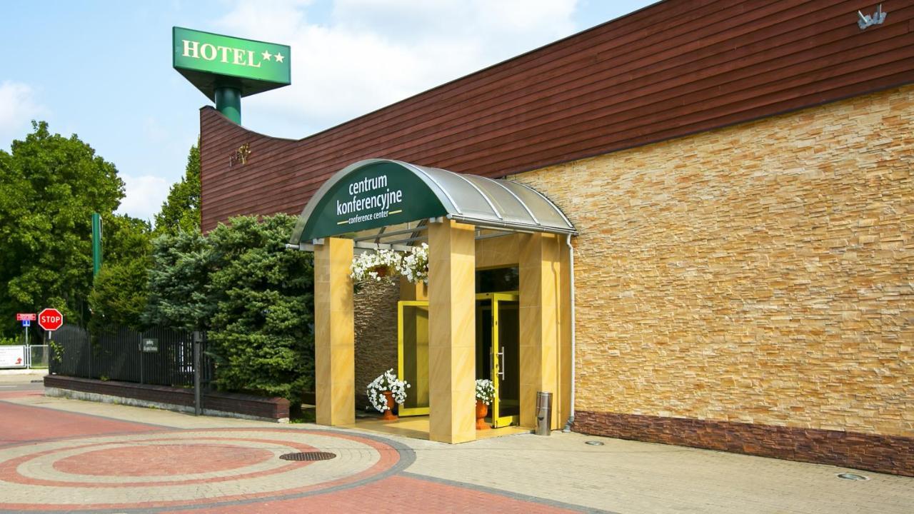 Hotel Unibus Bielsk Podlaski Bagian luar foto