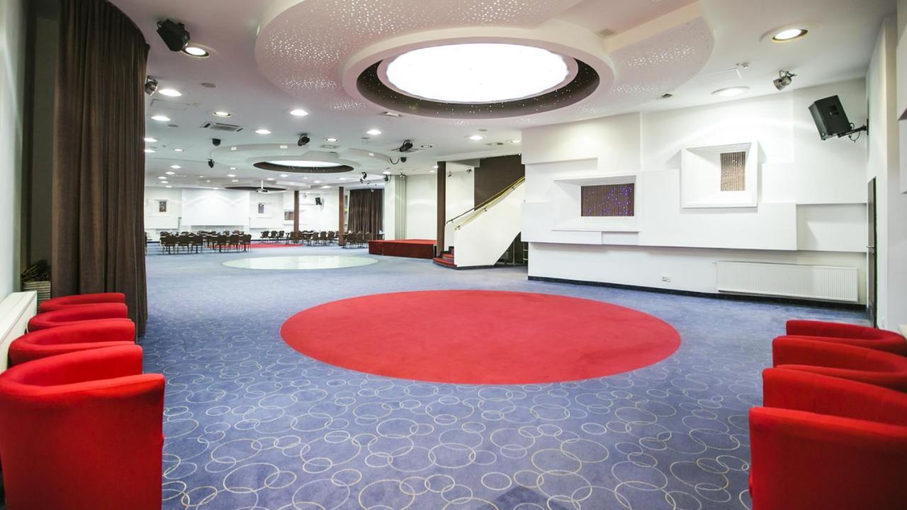 Hotel Unibus Bielsk Podlaski Bagian luar foto