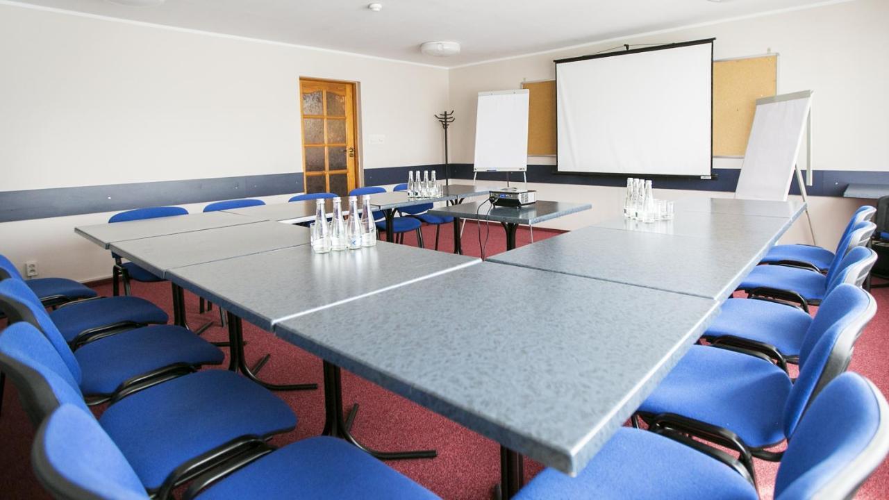 Hotel Unibus Bielsk Podlaski Bagian luar foto