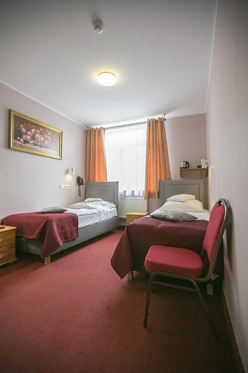 Hotel Unibus Bielsk Podlaski Bagian luar foto