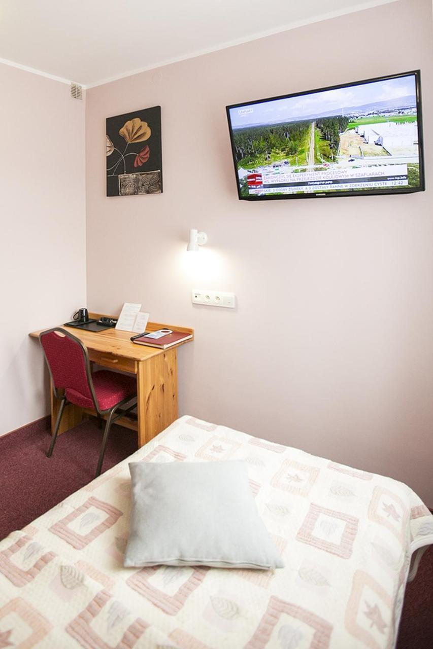 Hotel Unibus Bielsk Podlaski Bagian luar foto